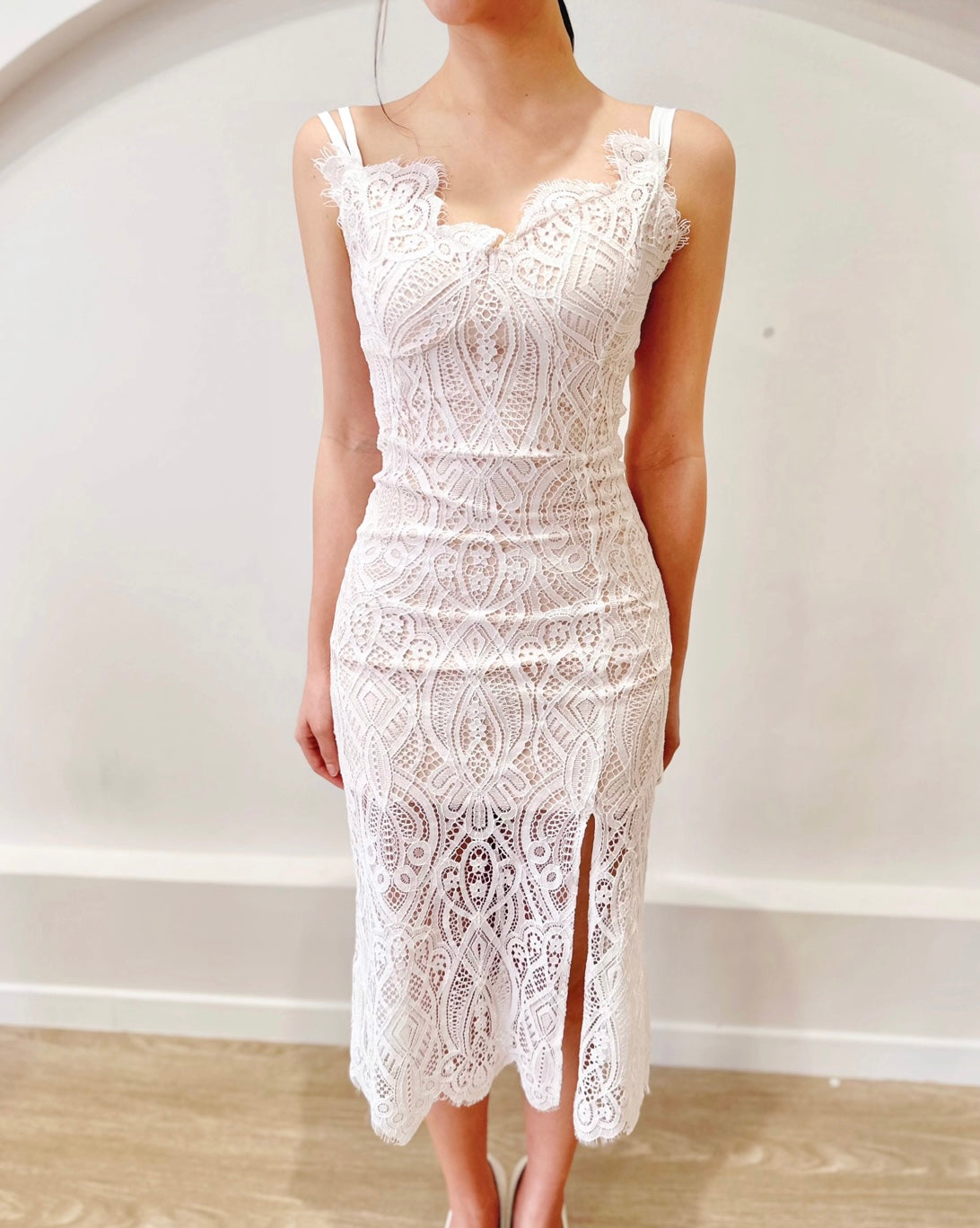 Eyelash Lace Body Fit Slit Midi Dress WHITE/ MAROON (XS-L)